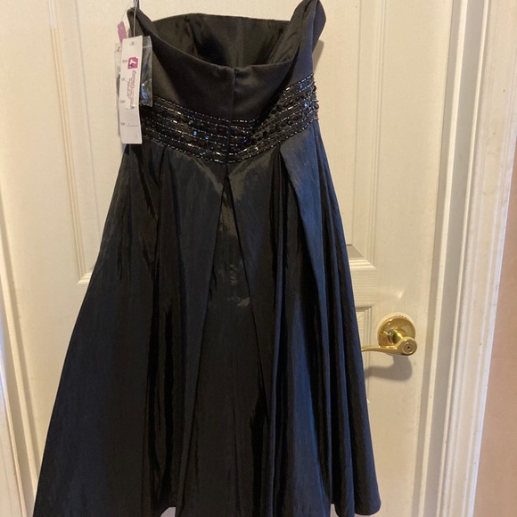 Black dress - Picture 2 of 2